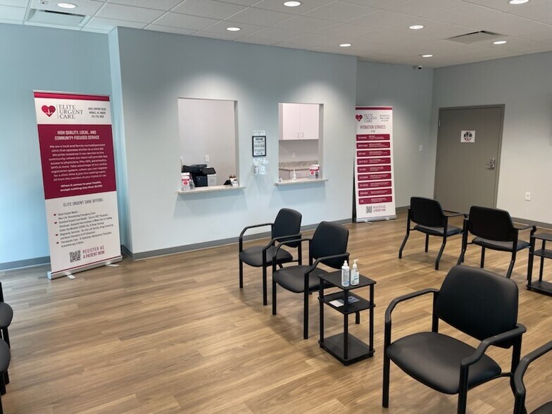 More Photos Of 4682 Airport Blvd, Mobile Medical For Sale