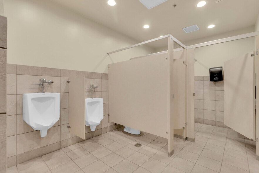 More Photos Of 1201 E Oak St, Kissimmee Office For Sale