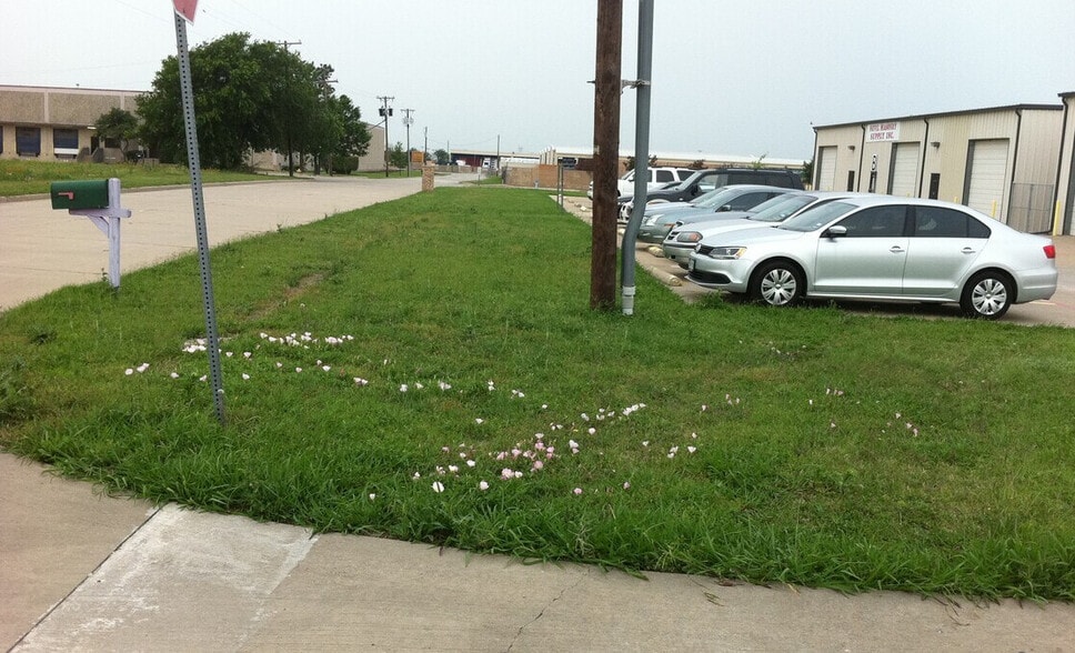 More Photos Of 7200 Meadow Hill Dr, Frisco Flex For Lease