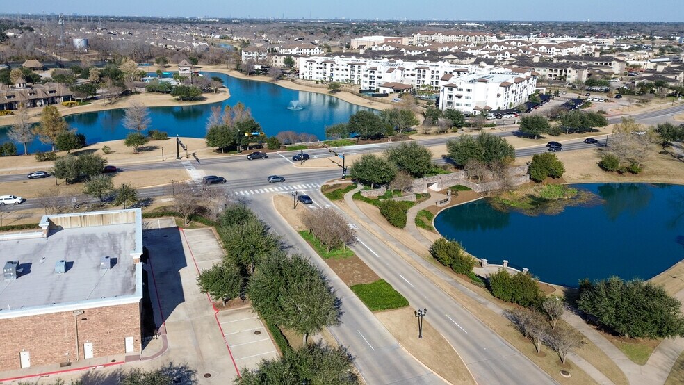 More Photos Of 18318 University Blvd, Sugar Land Storefront For Lease