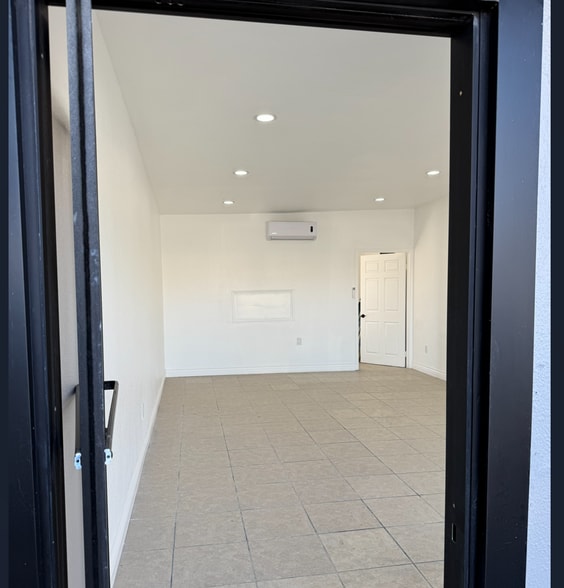 More Photos Of 5570-5578 Mission Blvd, Jurupa Valley Storefront For Lease