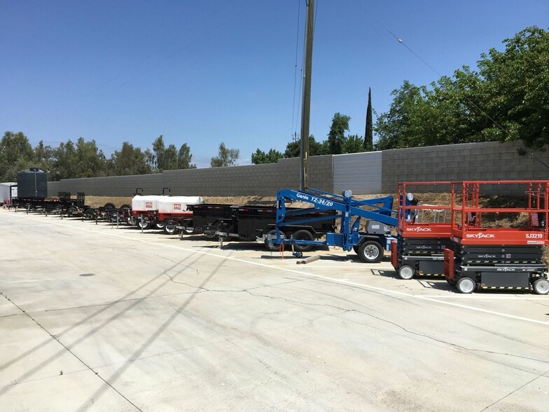 More Photos Of 30455 Auberry Rd, Prather Self Storage For Sale