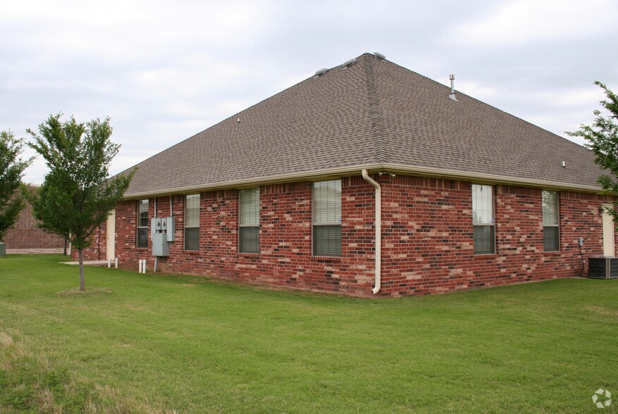 More Photos Of 417 W 18th St, Edmond Office For Lease