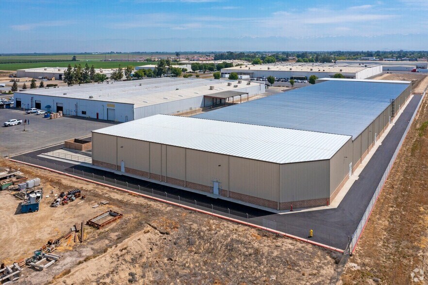 Primary Photo Of 7401-7427 W Sunnyview Ave, Visalia Warehouse For Lease