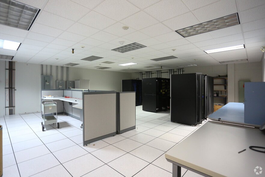 More Photos Of 2070 Little Hills Expy, Saint Charles Office For Sale
