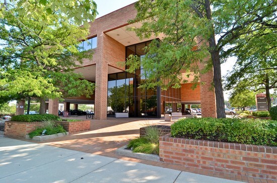 More Photos Of 8831-8833 Gross Point Rd, Skokie Office For Lease