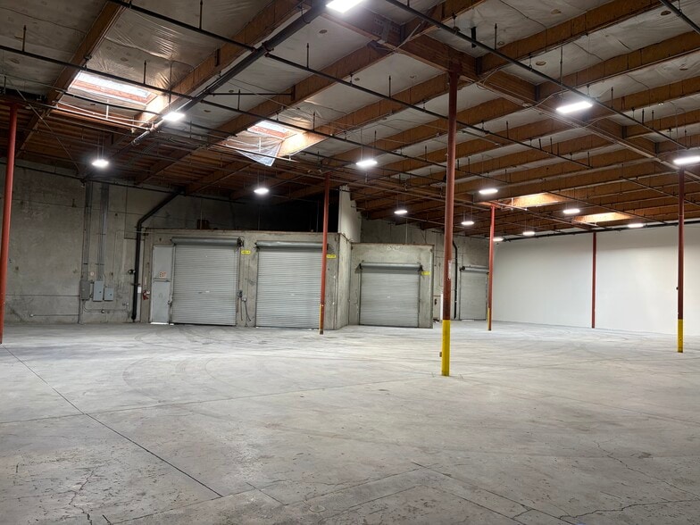 More Photos Of 2820-2834 La Mirada Dr, Vista Manufacturing For Lease