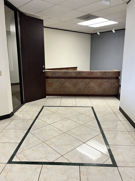 More Photos Of 5702 S Staples, Corpus Christi Unknown For Lease