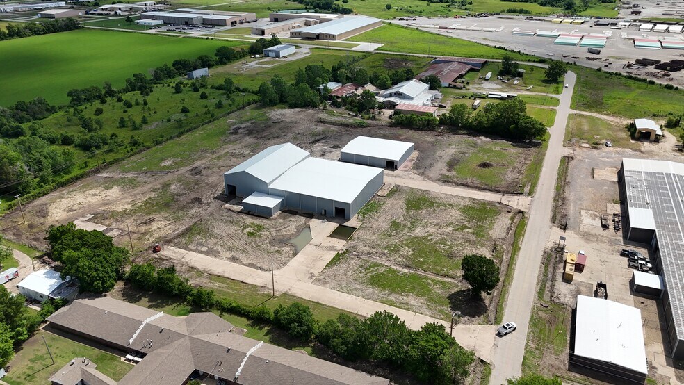 More Photos Of 1100 E 14th St, Dewey Warehouse For Sale