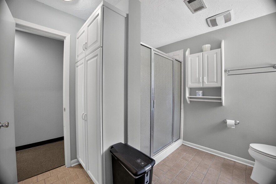 More Photos Of 9326 Kay Ln, Houston Office Residential For Sale