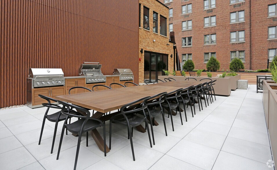 More Photos Of 30 E Adams St, Chicago Apartments For Lease