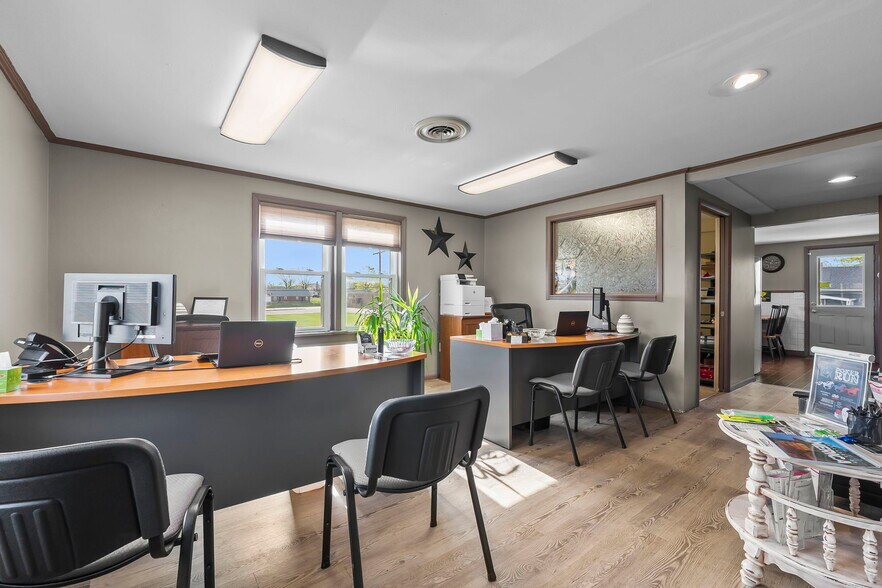 More Photos Of 407 W Saint Joseph St, Perryville Office For Sale