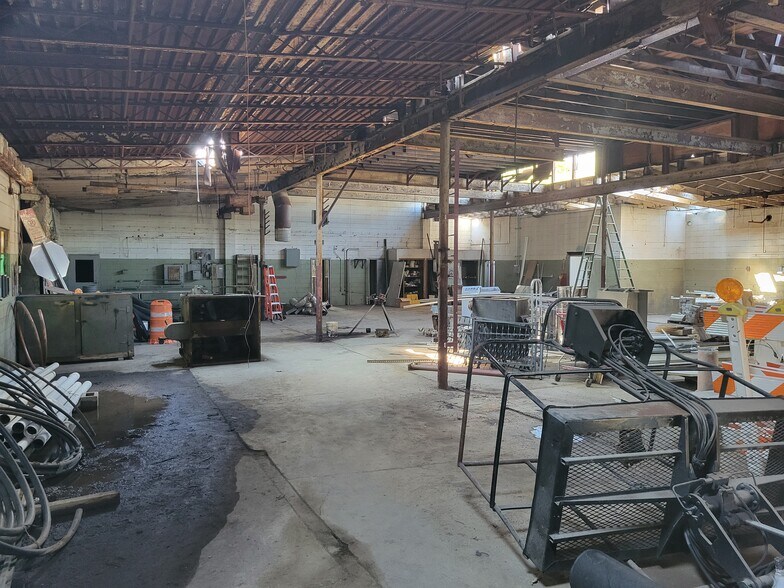 More Photos Of 1117 W Mulberry St, Lancaster Manufacturing For Sale