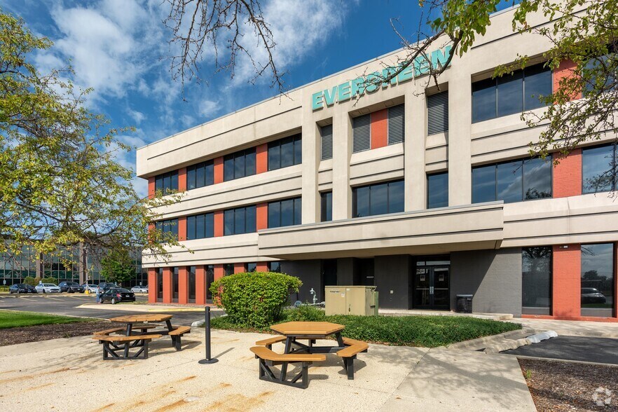 More Photos Of 823 Commerce Dr, Oak Brook Office For Lease
