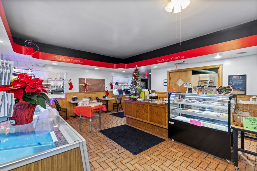 More Photos Of 3052 Belmont St, Bellaire Storefront Retail Office For Sale