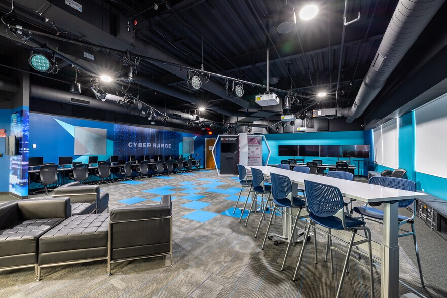 More Photos Of 8700 S Price Rd, Tempe Office For Sale