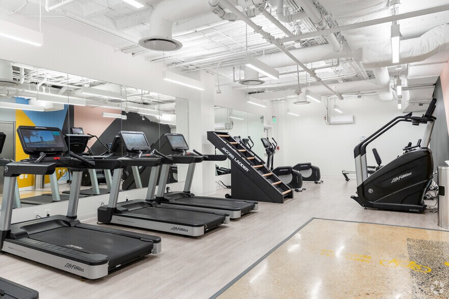 More Photos Of 6400 Arlington Blvd, Falls Church Unknown For Lease