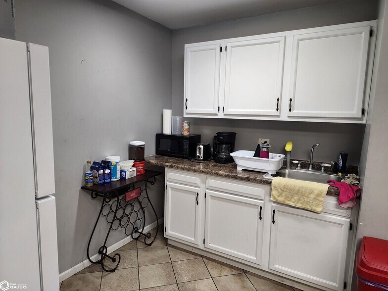 More Photos Of 106 E 7th St, Atlantic Office For Sale