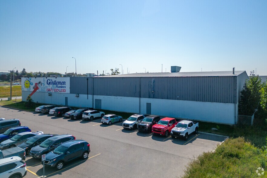 More Photos Of 5355 8th St NE, Calgary Warehouse For Lease