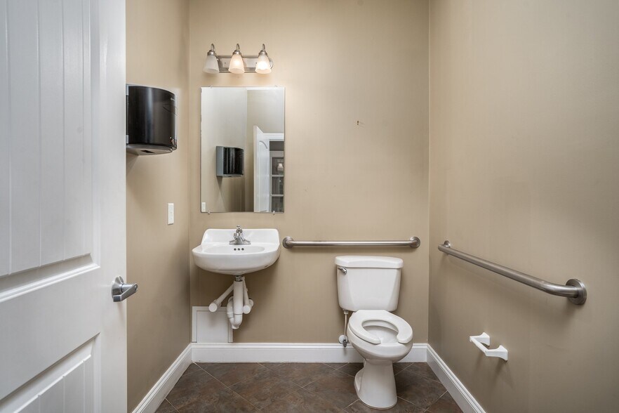 More Photos Of 4025 Capital Dr, Rocky Mount Office For Sale