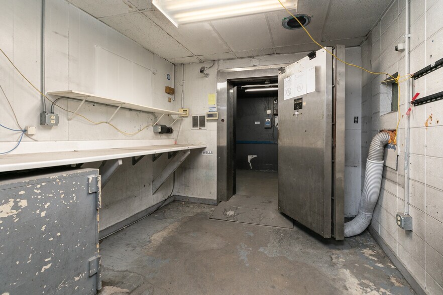 More Photos Of 530 W McDaniel St, Springfield Industrial For Lease