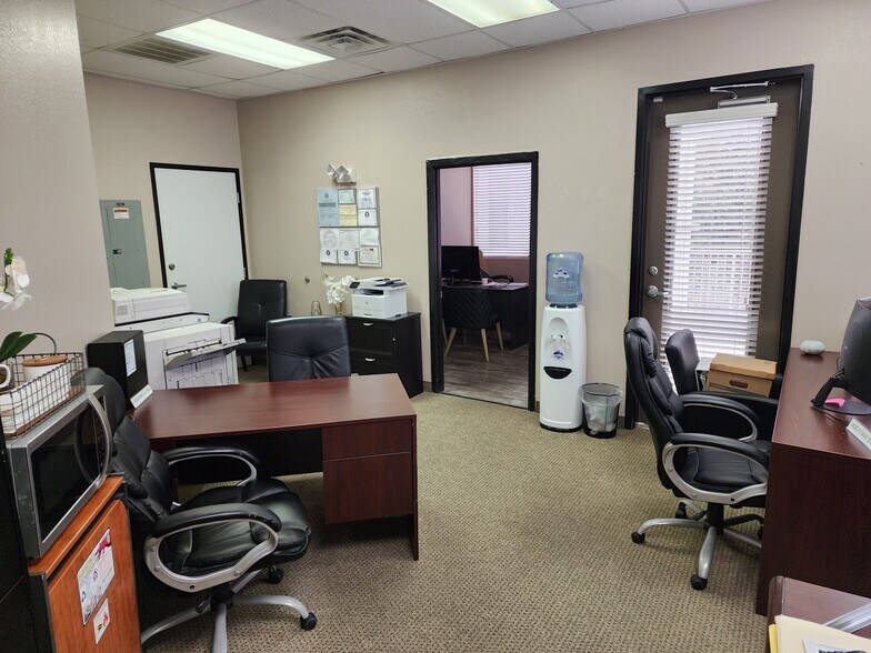 More Photos Of 8867 W Flamingo Rd, Las Vegas Office For Sale