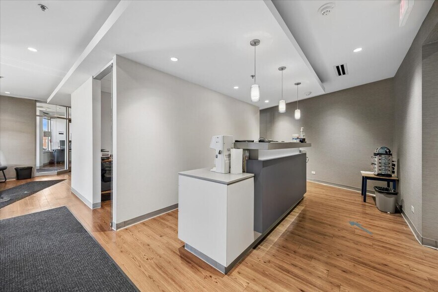 More Photos Of 10439 W Cermak Rd, Westchester Office For Sale