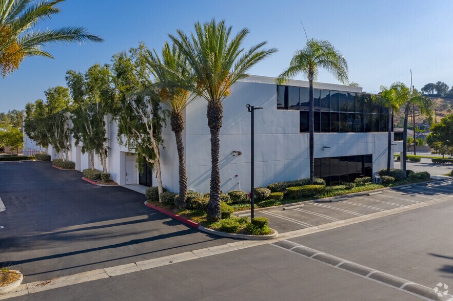More Photos Of 9400 Topanga Canyon Blvd, Chatsworth Office For Lease