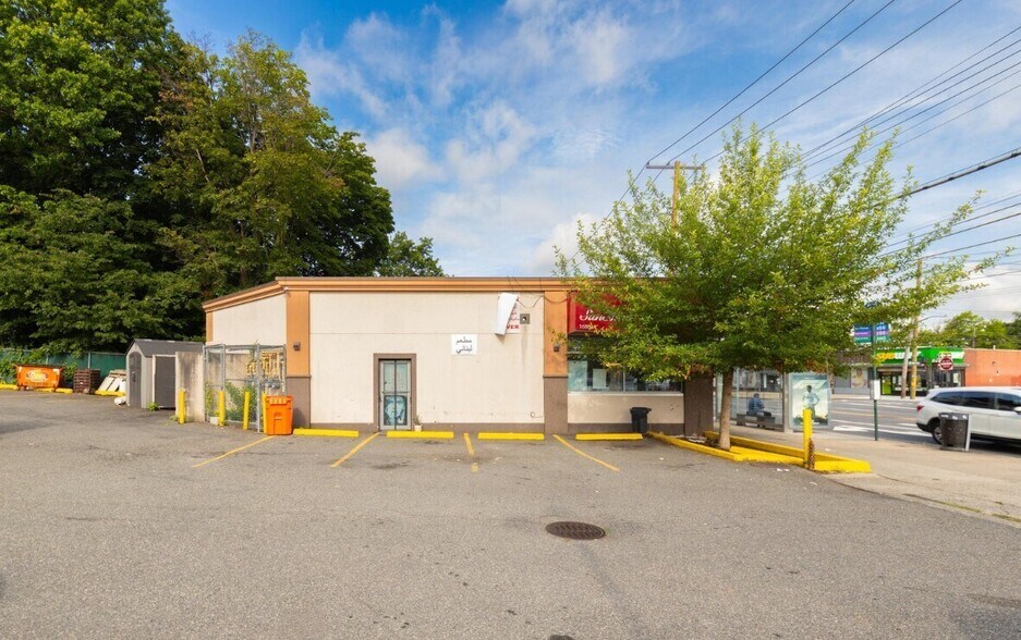 More Photos Of 1686 Forest Ave, Staten Island Freestanding For Sale