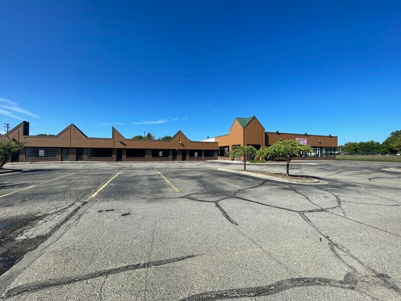 More Photos Of 10785-10795 Dixie Hwy, Davisburg Unknown For Lease