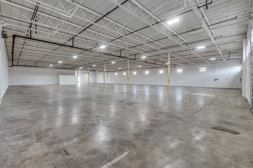 More Photos Of 616-626 W Mockingbird Ln, Dallas Light Distribution For Lease