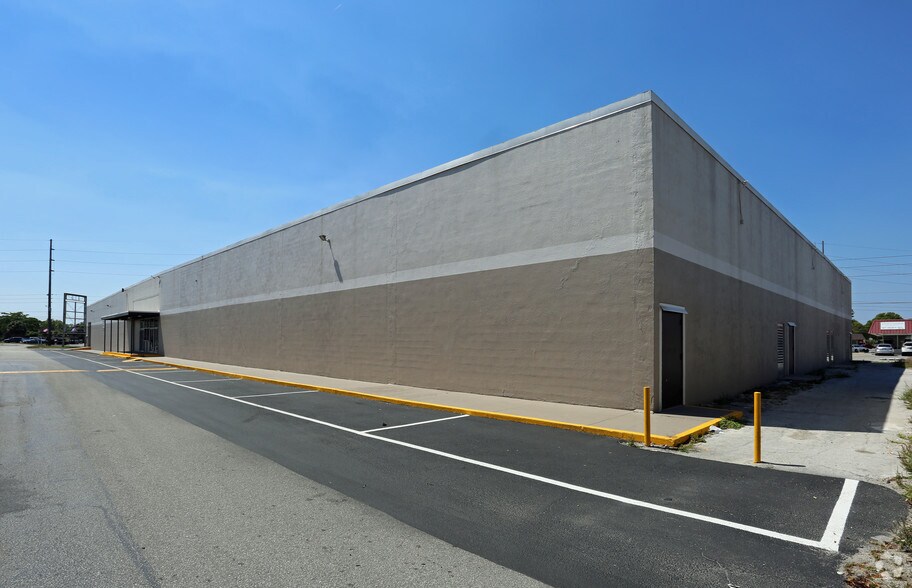 More Photos Of 5101 Edgewater Dr, Orlando Warehouse For Lease