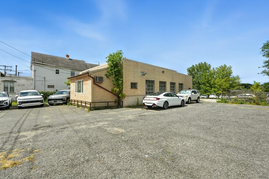 More Photos Of 717 East St, Pittsfield Auto Repair For Lease