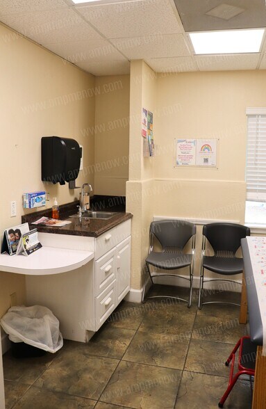 More Photos Of 8225 Normandy Blvd, Jacksonville Medical For Sale