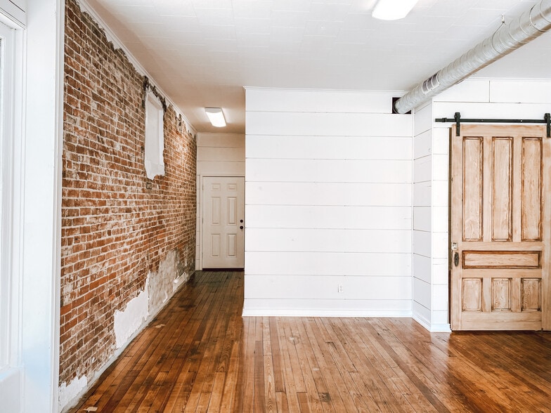 More Photos Of 200 W Main St, Staunton General Retail For Lease