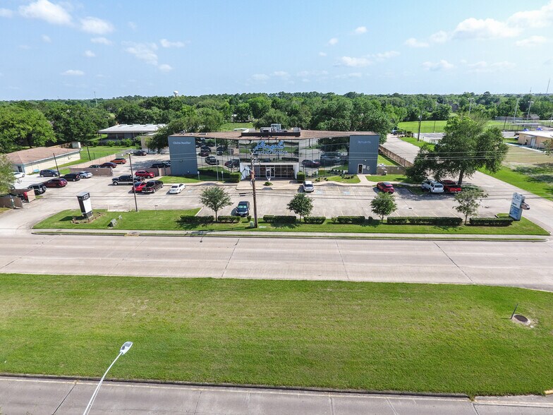 More Photos Of 722 Fairmont Pky, Pasadena Light Manufacturing For Lease