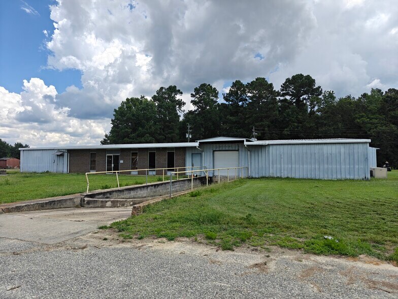 More Photos Of 46 Nordic Pl, Chadbourn Warehouse For Lease