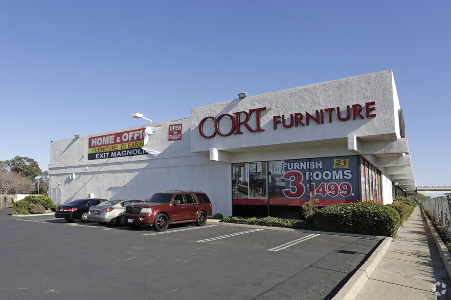 More Photos Of 16595 Magnolia St, Westminster Freestanding For Lease