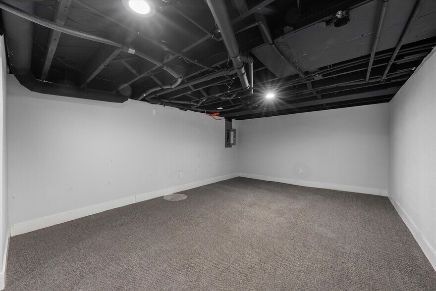 More Photos Of 7518 W Fond Du Lac Ave, Milwaukee Freestanding For Sale