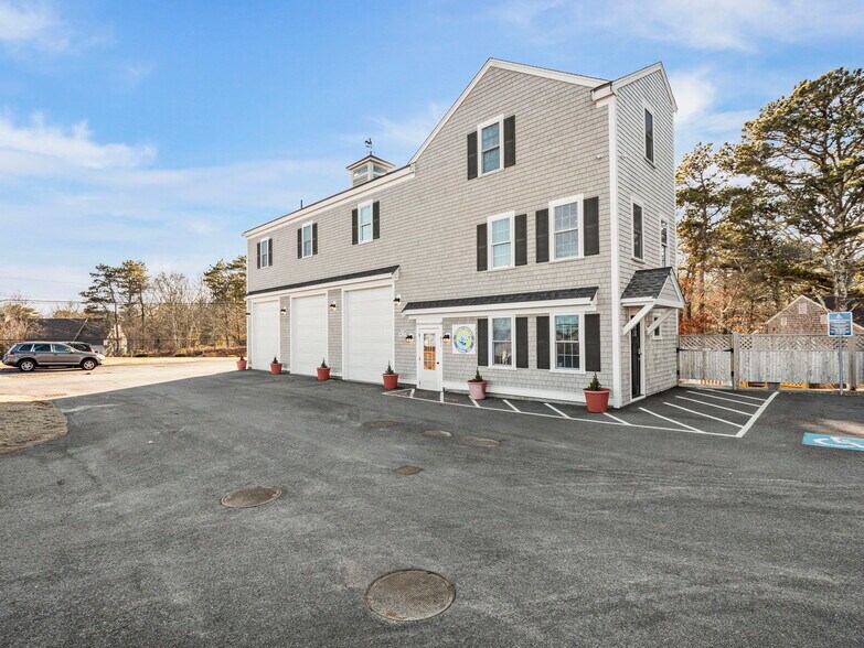 More Photos Of 311 Paddocks Path, Dennis Flex For Sale