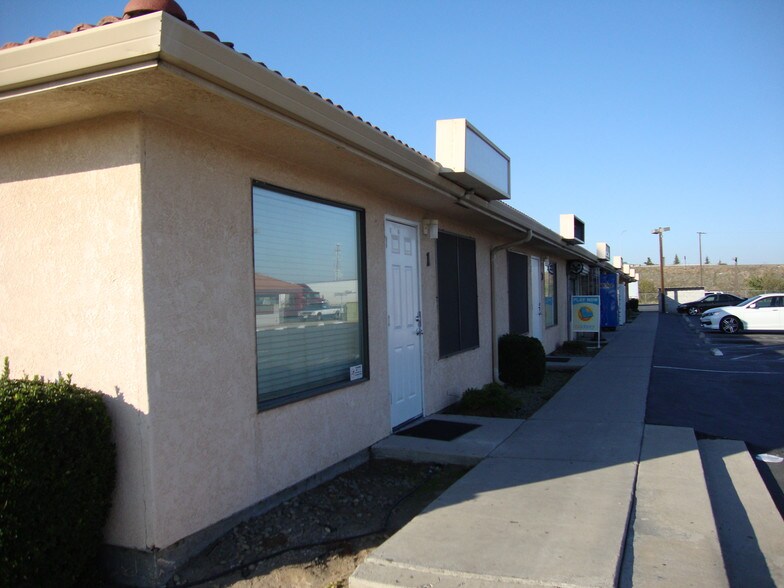 More Photos Of 2275 F St, Livingston Medical For Lease