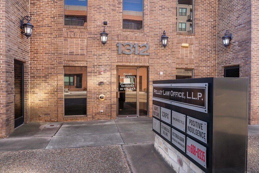 More Photos Of 1312 E 14th St, Plano Office For Lease