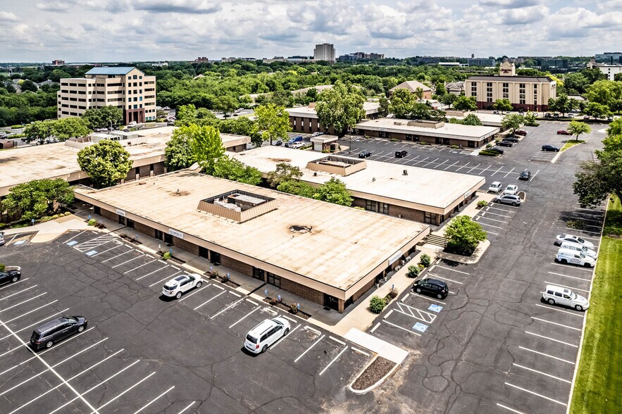 More Photos Of 10520 Barkley St, Overland Park Office For Lease