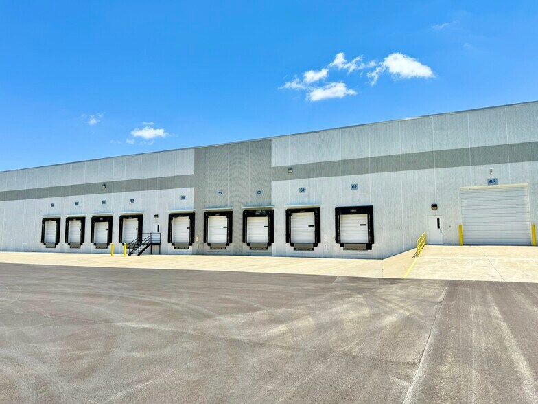 More Photos Of 7750-7754 W Morris St, Indianapolis Distribution For Lease