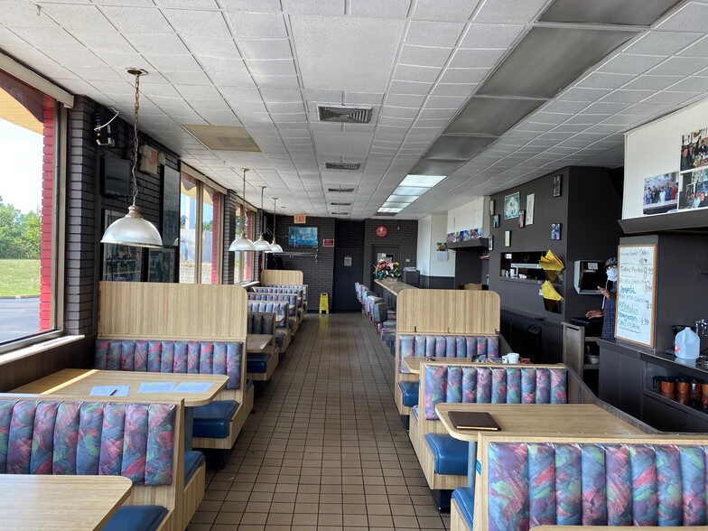 More Photos Of 27701 Orchard Lake Rd, Farmington Hills Restaurant For Sale