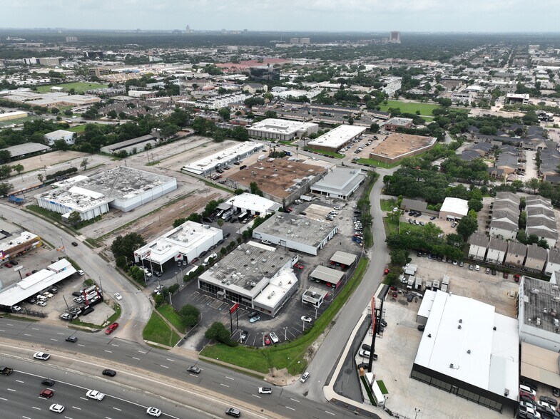 More Photos Of 6100 Southwest Fwy, Houston Auto Dealership For Sale