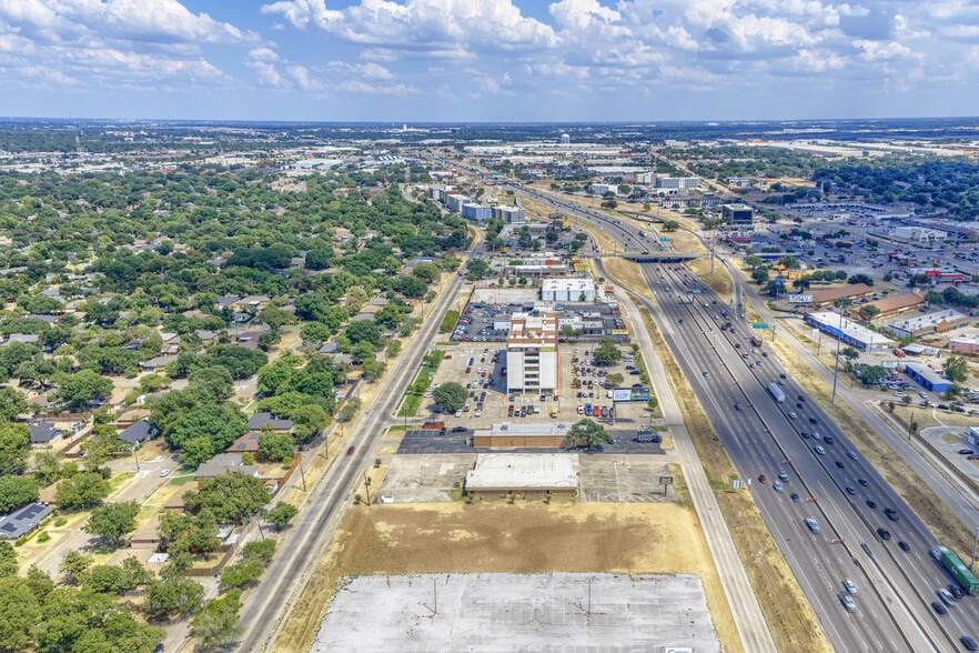 More Photos Of 8001 E R L Thornton Fwy, Dallas Office For Lease