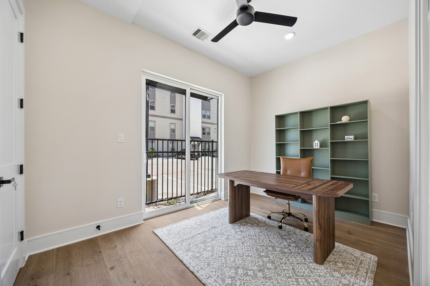 More Photos Of 5821 Winsome Ln, Houston Apartments For Sale