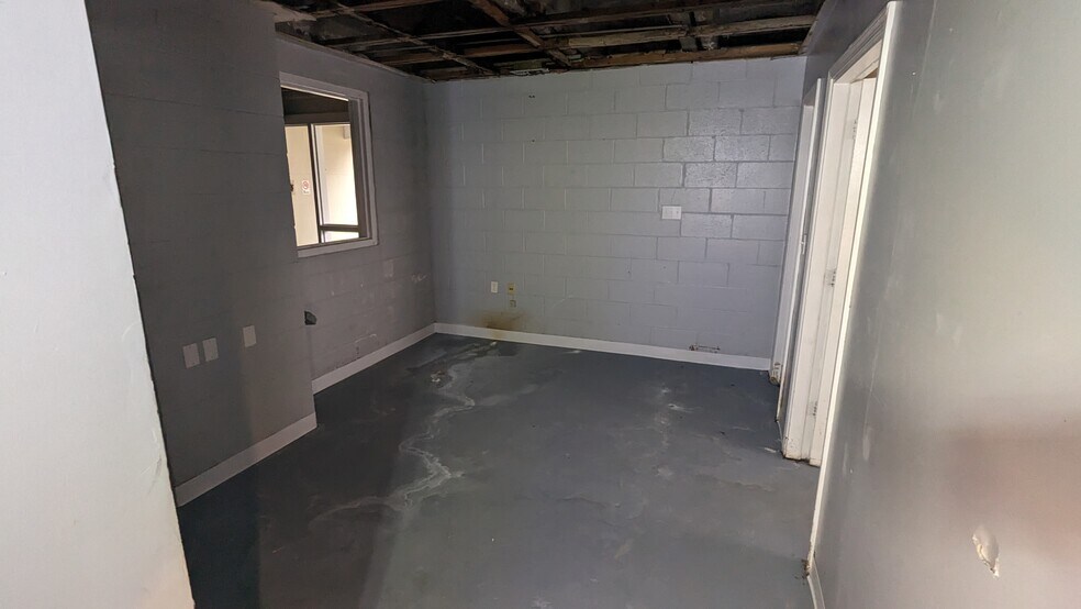 More Photos Of 208 W Pearl St, Harrisonville Specialty For Sale