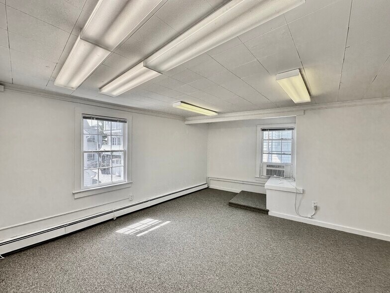 More Photos Of 115 Mason St, Greenwich Freestanding For Lease